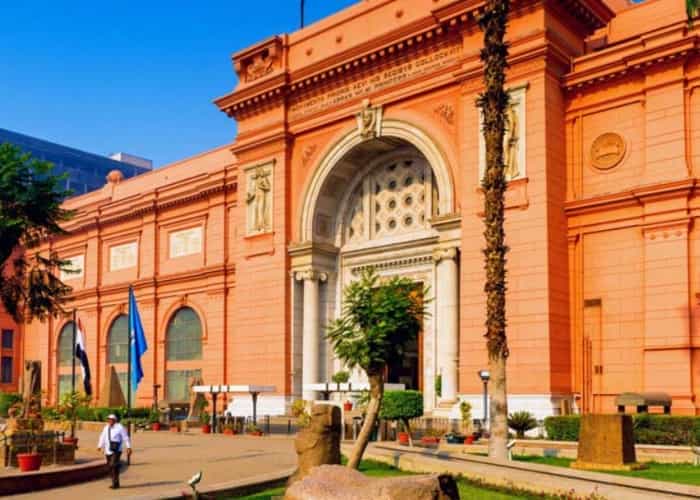 A tour in Cairo with English guide